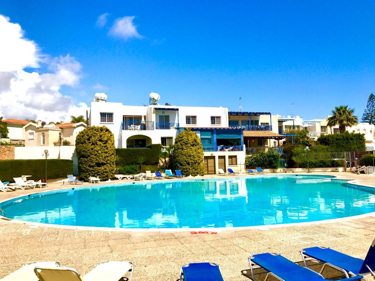 Appartement With Large Pool Limassol